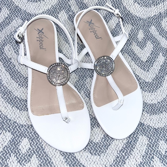 XAPPEAL Madalyn White T Strap Thong Rhinestone Sandals Flip Flops 9.5 NEW - Picture 1 of 9